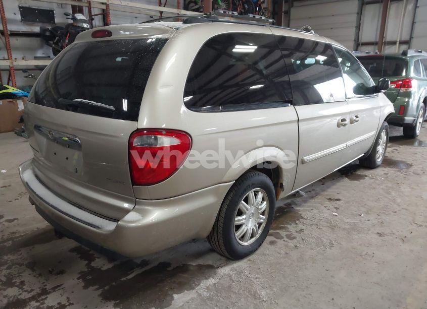 Photo 4 of 2005 Chrysler Town & COUNTRY TOURING (VIN 2C4GP54L75R563071)