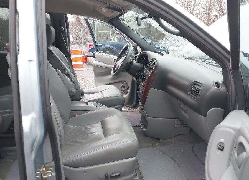 Photo 5 of 2004 Chrysler Town & COUNTRY TOURING (VIN 2C4GP54L84R591394)