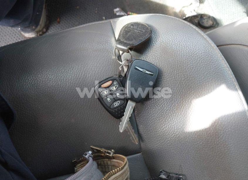 Photo 11 of 2005 Chrysler Town & COUNTRY TOURING (VIN 2C4GP54L85R246710)