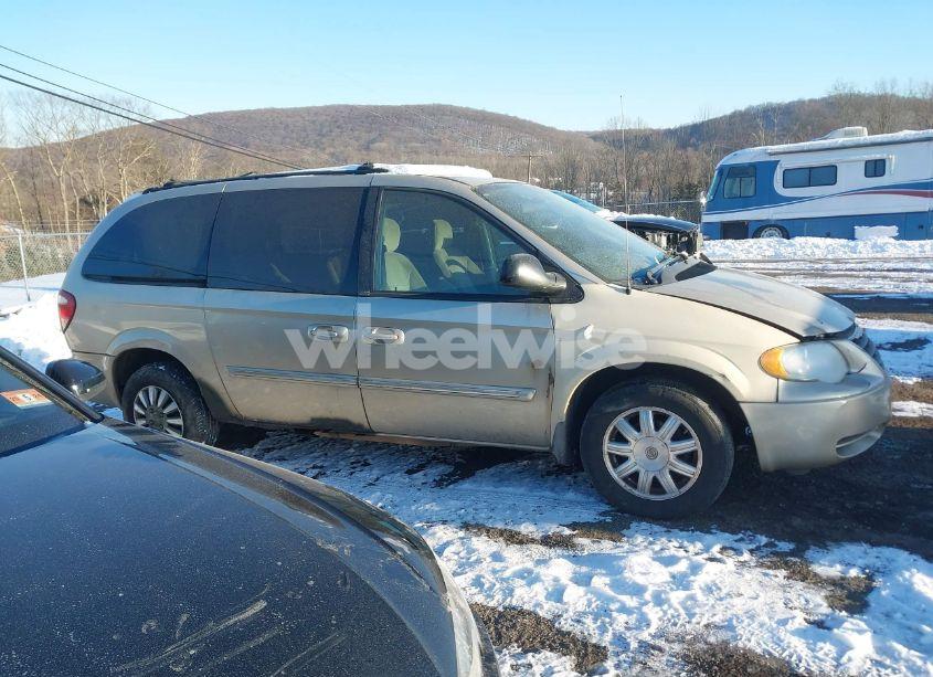 Photo 13 of 2005 Chrysler Town & COUNTRY TOURING (VIN 2C4GP54L85R400879)