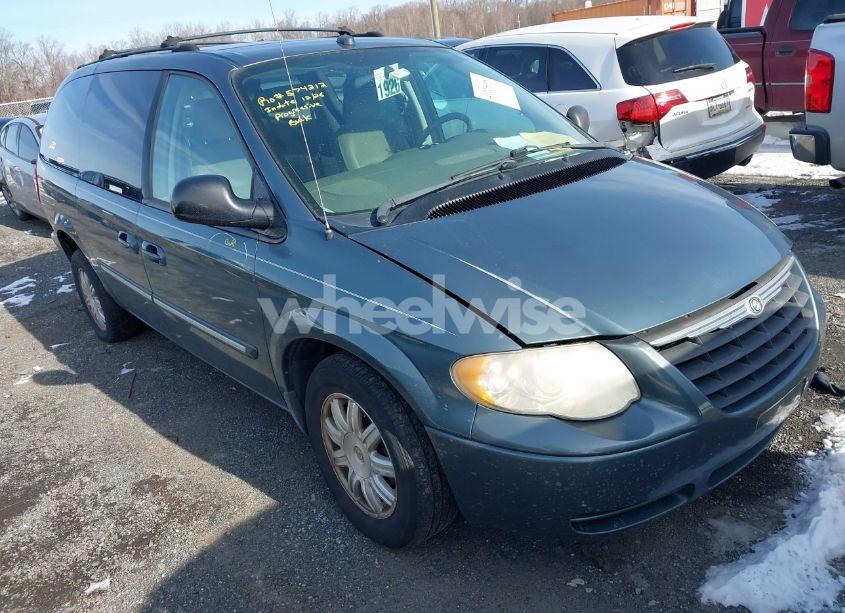 2005 Chrysler Town & COUNTRY TOURING (VIN 2C4GP54L95R351904) main photo