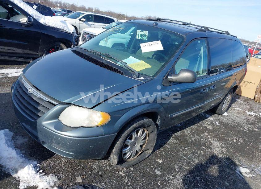 Photo 2 of 2005 Chrysler Town & COUNTRY TOURING (VIN 2C4GP54L95R351904)