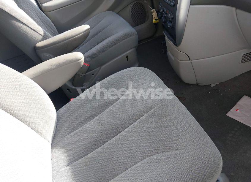 Photo 5 of 2005 Chrysler Town & COUNTRY TOURING (VIN 2C4GP54L95R351904)