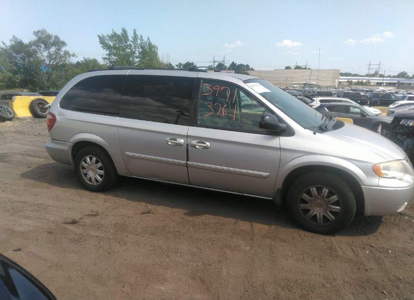 Photo 13 of 2005 Chrysler Town & COUNTRY TOURING (VIN 2C4GP54L95R571124)