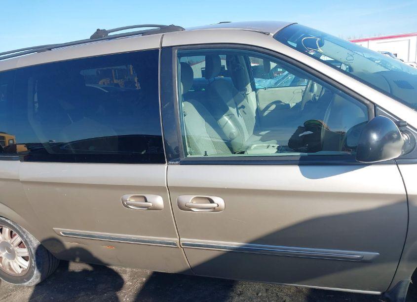 Photo 14 of 2005 Chrysler Town & COUNTRY TOURING (VIN 2C4GP54L95R586660)