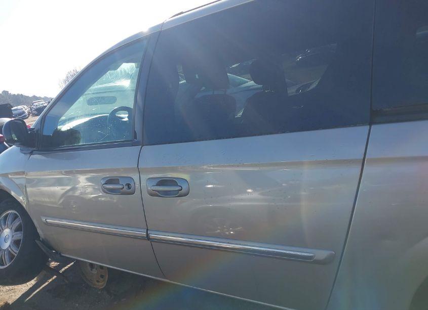 Photo 15 of 2005 Chrysler Town & COUNTRY TOURING (VIN 2C4GP54L95R586660)