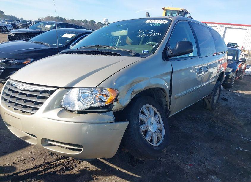 Photo 2 of 2005 Chrysler Town & COUNTRY TOURING (VIN 2C4GP54L95R586660)