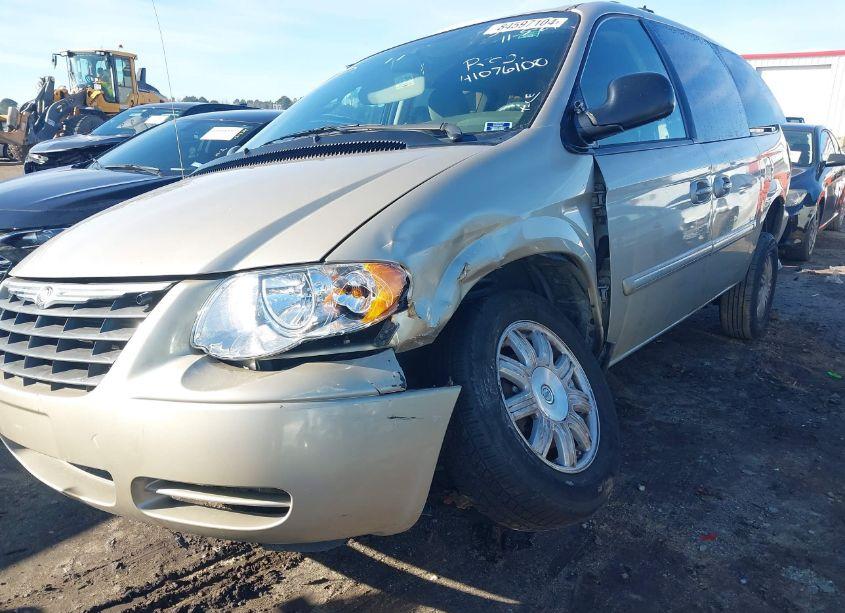 Photo 6 of 2005 Chrysler Town & COUNTRY TOURING (VIN 2C4GP54L95R586660)