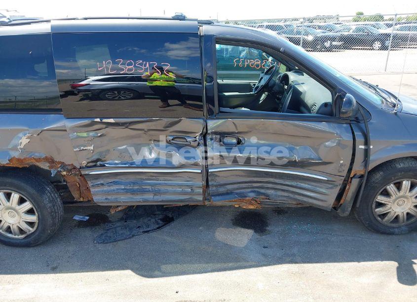 Photo 6 of 2004 Chrysler Town & COUNTRY TOURING (VIN 2C4GP54LX4R552726)