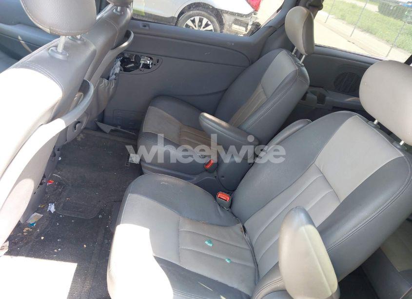 Photo 8 of 2004 Chrysler Town & COUNTRY TOURING (VIN 2C4GP54LX4R552726)