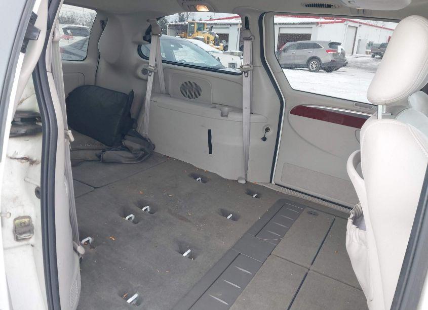 Photo 8 of 2005 Chrysler Town & COUNTRY LIMITED (VIN 2C4GP64L05R425135)