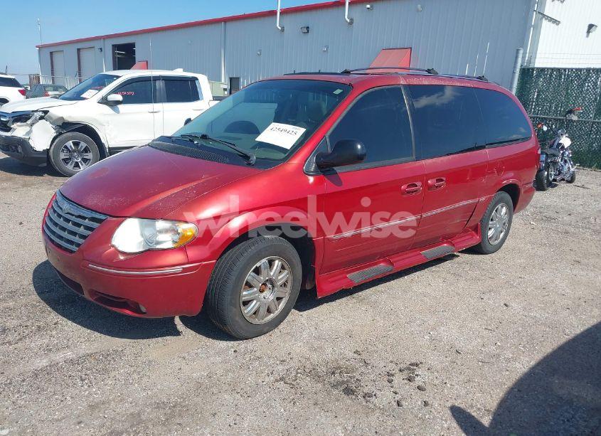 Photo 2 of 2005 Chrysler Town & COUNTRY LIMITED (VIN 2C4GP64L35R321691)