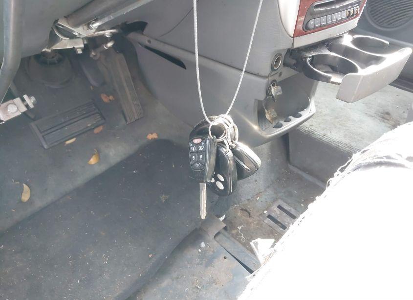 Photo 11 of 2005 Chrysler Town & COUNTRY LIMITED (VIN 2C4GP64L65R456616)