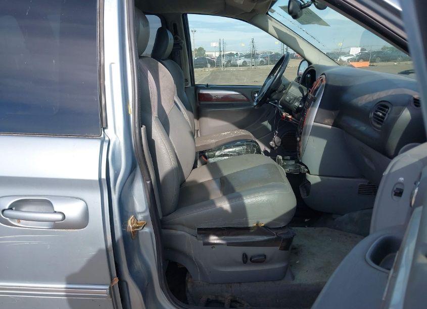 Photo 5 of 2005 Chrysler Town & COUNTRY LIMITED (VIN 2C4GP64L65R456616)