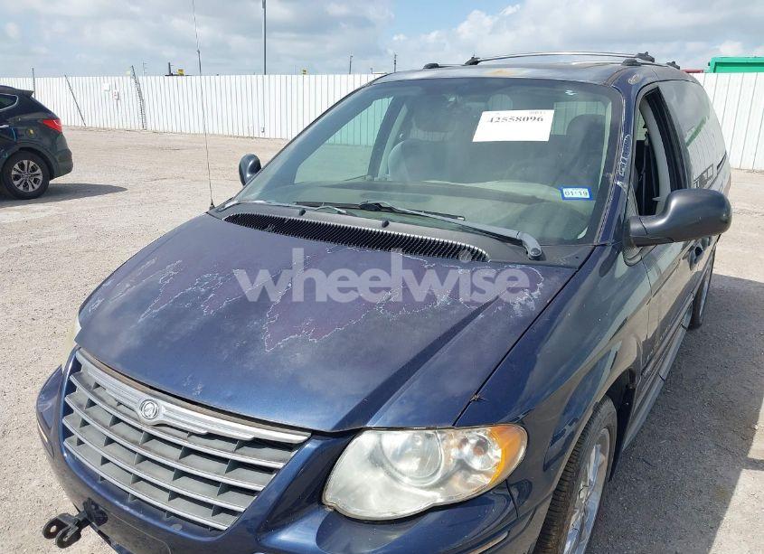 Photo 6 of 2005 Chrysler Town & COUNTRY LIMITED (VIN 2C4GP64L75R294933)