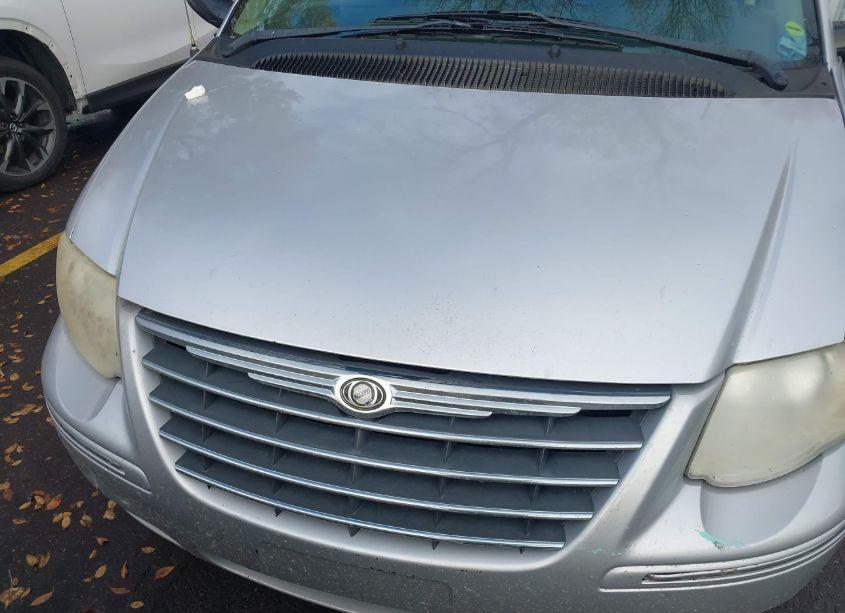 Photo 10 of 2005 Chrysler Town & COUNTRY LIMITED (VIN 2C4GP64L85R457685)