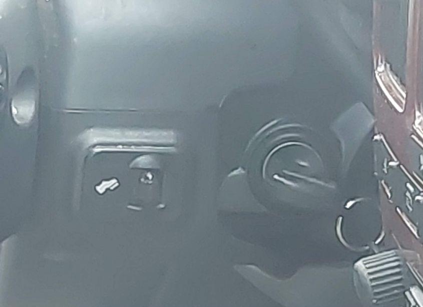 Photo 11 of 2005 Chrysler Town & COUNTRY LIMITED (VIN 2C4GP64L85R457685)