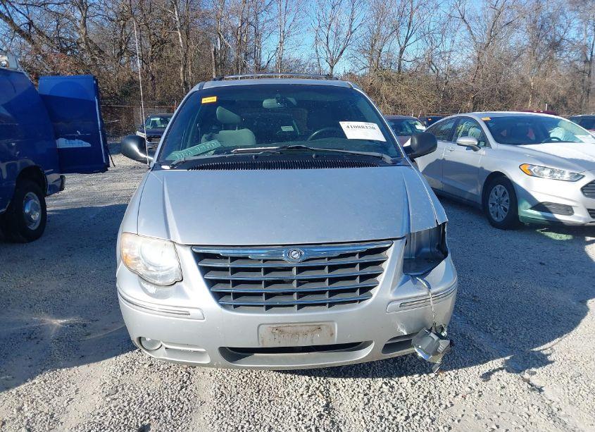 Photo 13 of 2005 Chrysler Town & COUNTRY LIMITED (VIN 2C4GP64L95R115999)