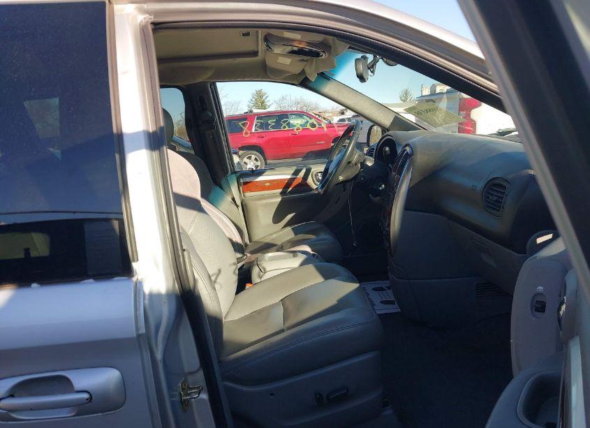 Photo 5 of 2005 Chrysler Town & COUNTRY LIMITED (VIN 2C4GP64L95R115999)