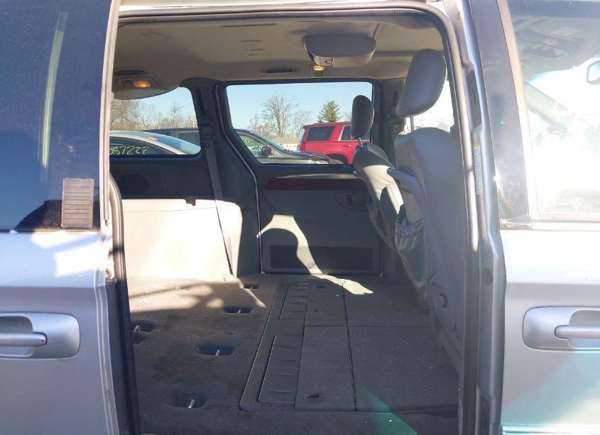 Photo 8 of 2005 Chrysler Town & COUNTRY LIMITED (VIN 2C4GP64L95R115999)