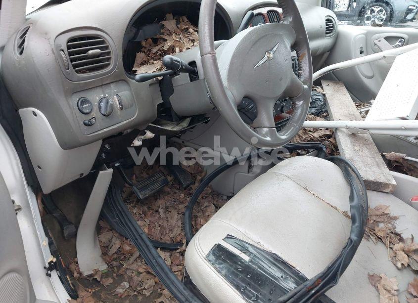 Photo 13 of 2005 Chrysler Town & COUNTRY LIMITED (VIN 2C4GP64L95R425523)