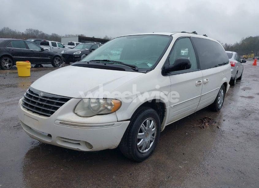 Photo 2 of 2005 Chrysler Town & COUNTRY LIMITED (VIN 2C4GP64L95R425523)
