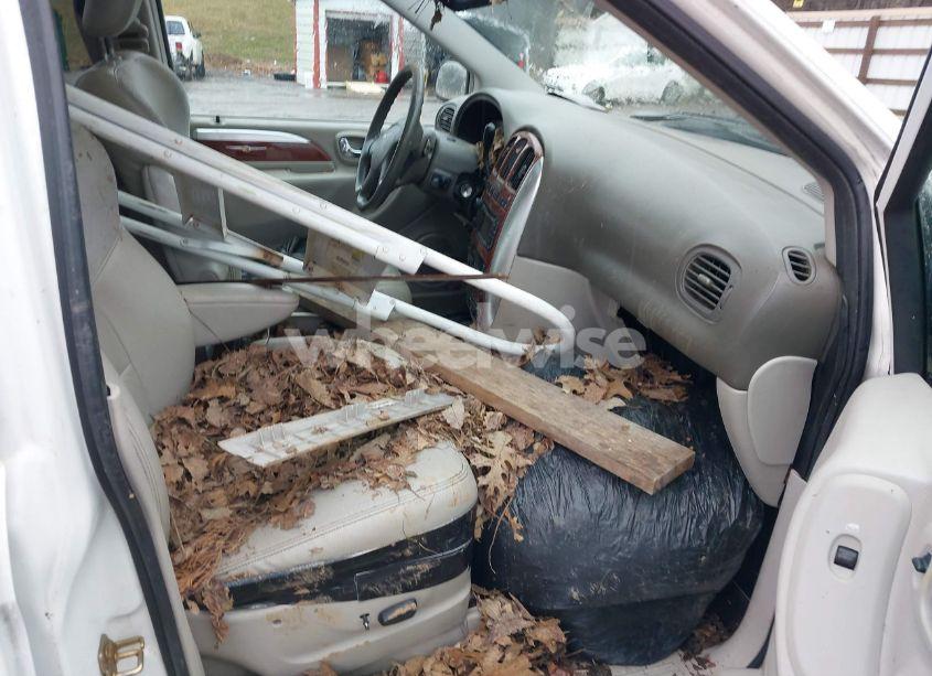 Photo 5 of 2005 Chrysler Town & COUNTRY LIMITED (VIN 2C4GP64L95R425523)