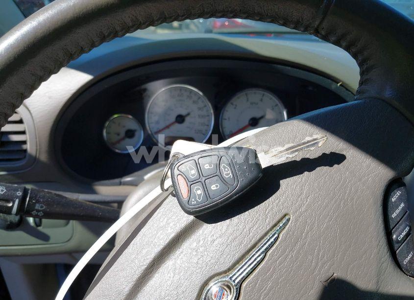 Photo 11 of 2005 Chrysler Town & COUNTRY LIMITED (VIN 2C4GP64LX5R291377)