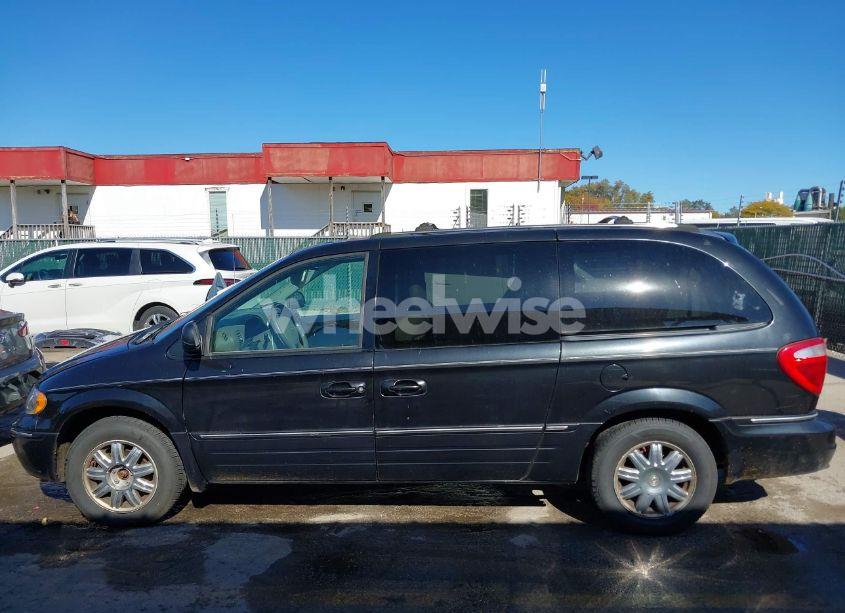 Photo 14 of 2005 Chrysler Town & COUNTRY LIMITED (VIN 2C4GP64LX5R291377)