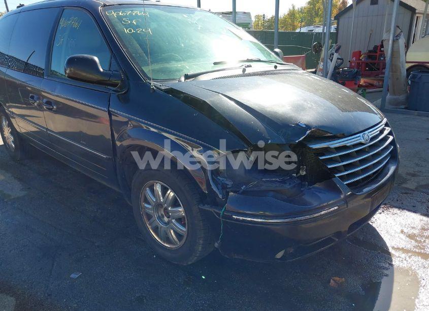 Photo 6 of 2005 Chrysler Town & COUNTRY LIMITED (VIN 2C4GP64LX5R291377)