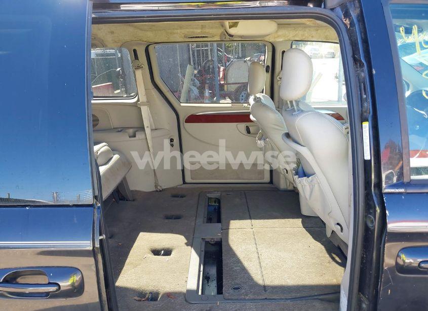 Photo 8 of 2005 Chrysler Town & COUNTRY LIMITED (VIN 2C4GP64LX5R291377)