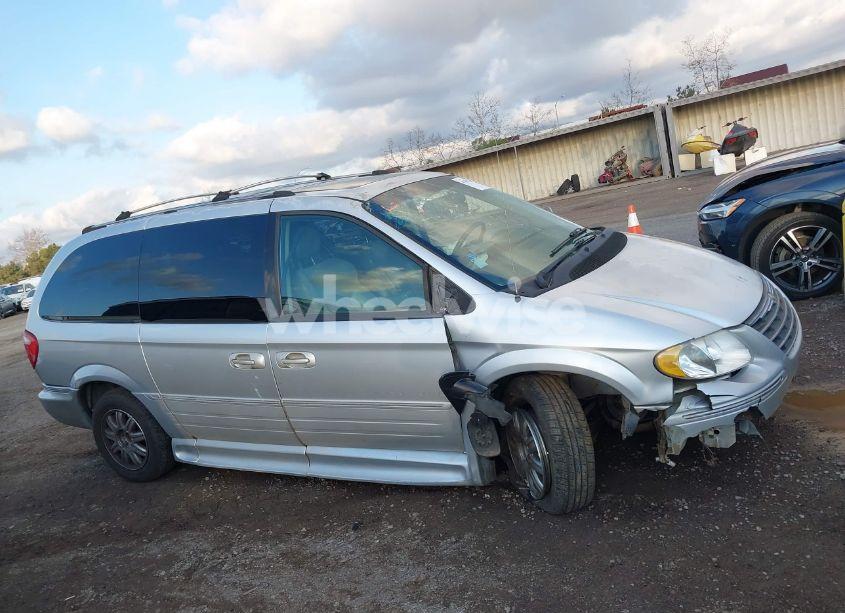 Photo 13 of 2005 Chrysler Town & COUNTRY LIMITED (VIN 2C4GP64LX5R294926)