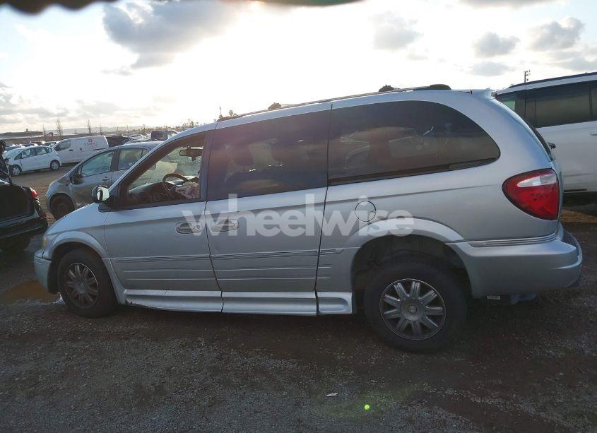 Photo 14 of 2005 Chrysler Town & COUNTRY LIMITED (VIN 2C4GP64LX5R294926)