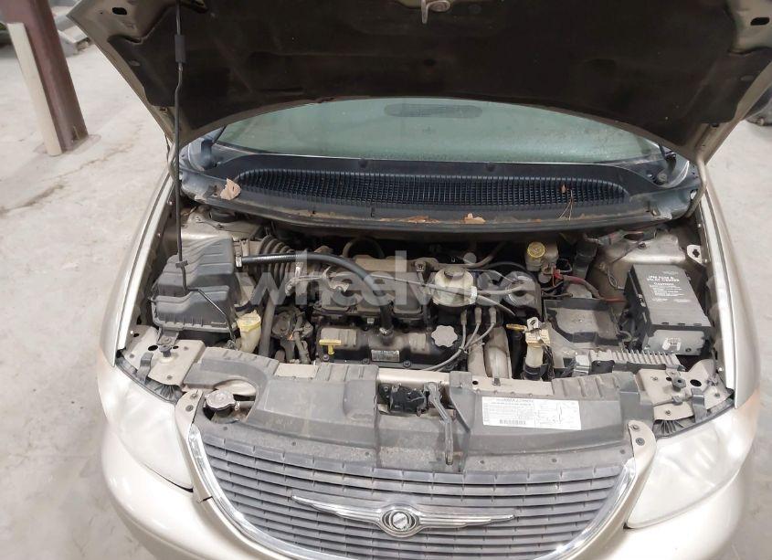 Photo 10 of 2002 Chrysler Town & COUNTRY EX (VIN 2C4GP74L52R653147)