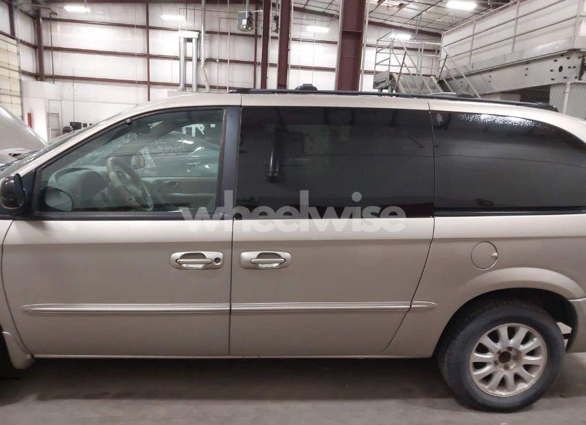 Photo 6 of 2002 Chrysler Town & COUNTRY EX (VIN 2C4GP74L52R653147)