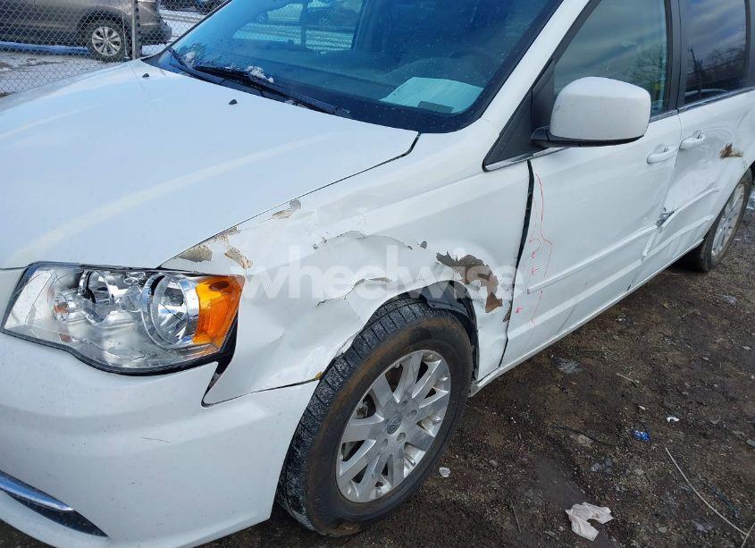 Photo 6 of 2015 Chrysler Town & COUNTRY LX (VIN 2C4RC1AG0FR676463)