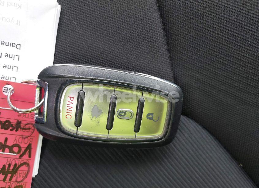 Photo 11 of 2020 Chrysler Voyager L (VIN 2C4RC1AG0LR209510)