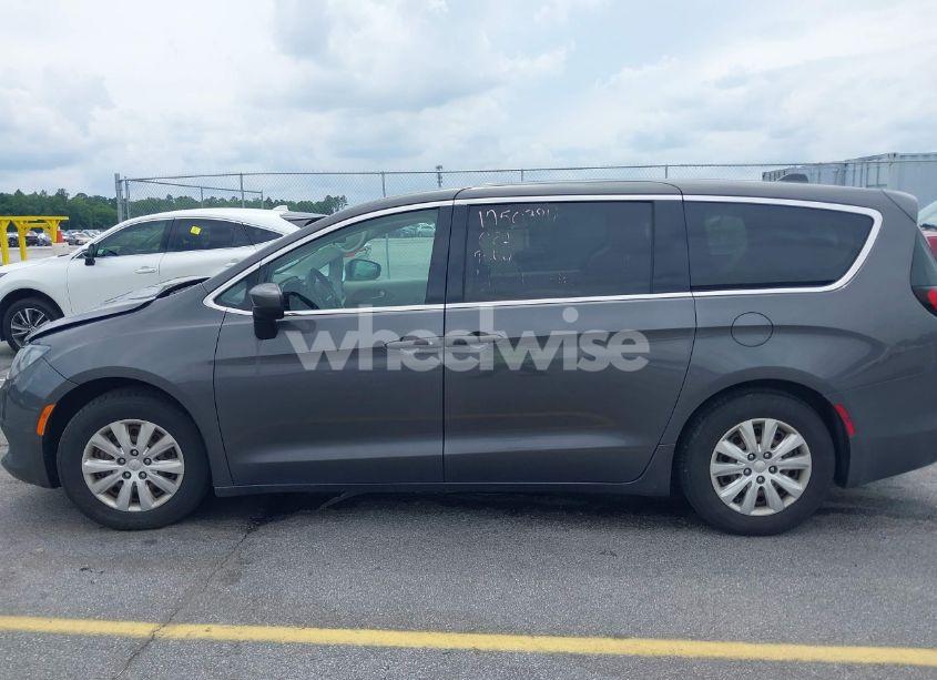 Photo 14 of 2020 Chrysler Voyager L (VIN 2C4RC1AG0LR209510)