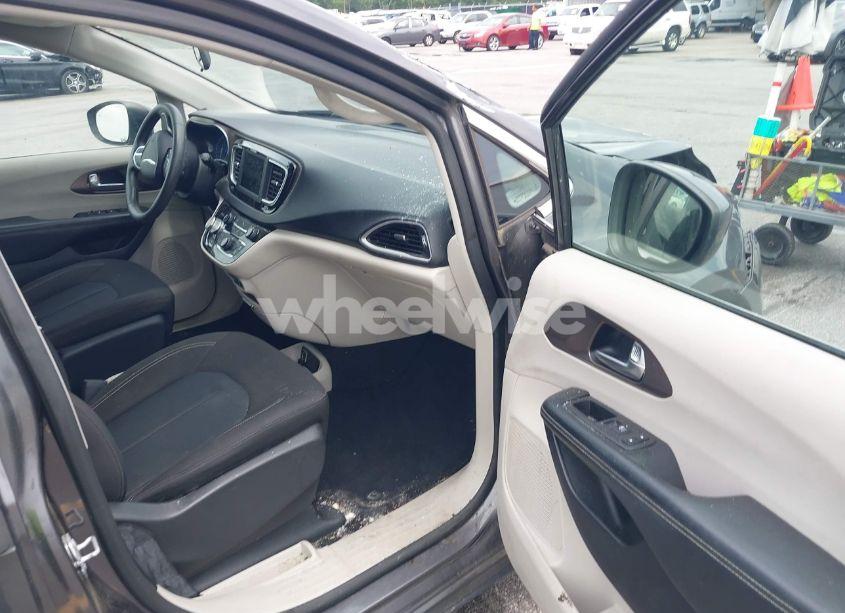 Photo 5 of 2020 Chrysler Voyager L (VIN 2C4RC1AG0LR209510)
