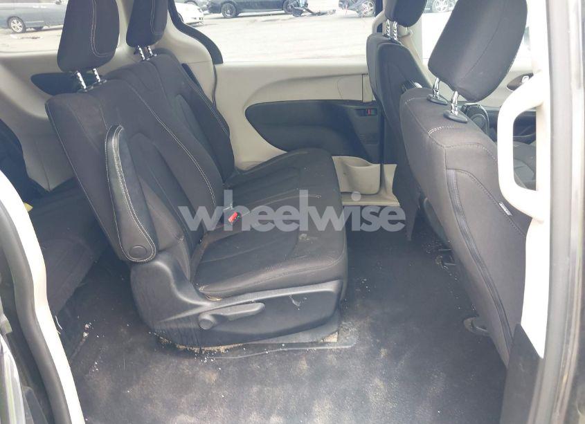 Photo 8 of 2020 Chrysler Voyager L (VIN 2C4RC1AG0LR209510)