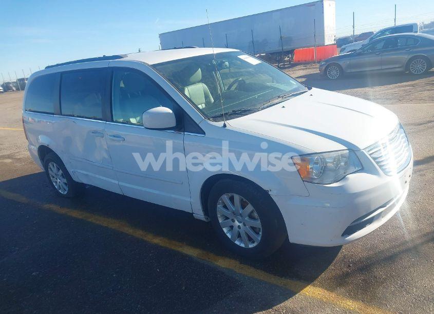2015 Chrysler Town & COUNTRY LX (VIN 2C4RC1AG1FR678142) main photo