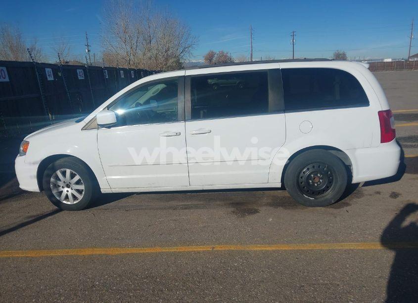 Photo 14 of 2015 Chrysler Town & COUNTRY LX (VIN 2C4RC1AG1FR678142)