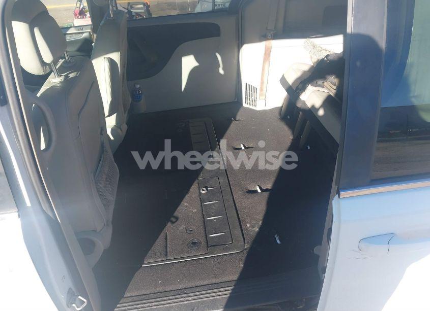 Photo 8 of 2015 Chrysler Town & COUNTRY LX (VIN 2C4RC1AG1FR678142)