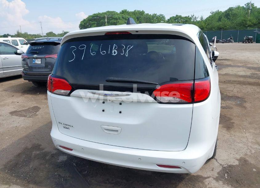 Photo 16 of 2018 Chrysler Pacifica L (VIN 2C4RC1AG3JR159022)