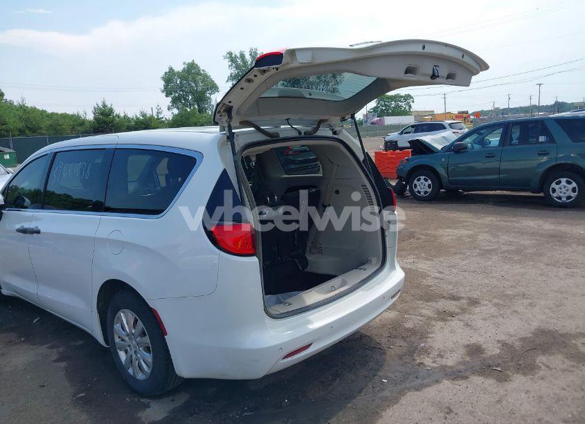 Photo 3 of 2018 Chrysler Pacifica L (VIN 2C4RC1AG3JR159022)