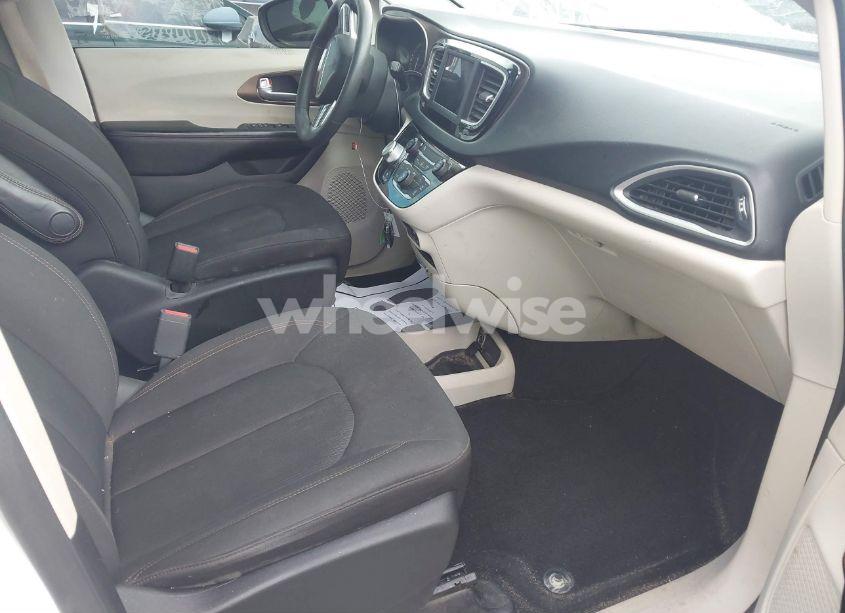 Photo 5 of 2018 Chrysler Pacifica L (VIN 2C4RC1AG3JR159022)