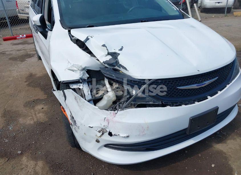 Photo 6 of 2018 Chrysler Pacifica L (VIN 2C4RC1AG3JR159022)