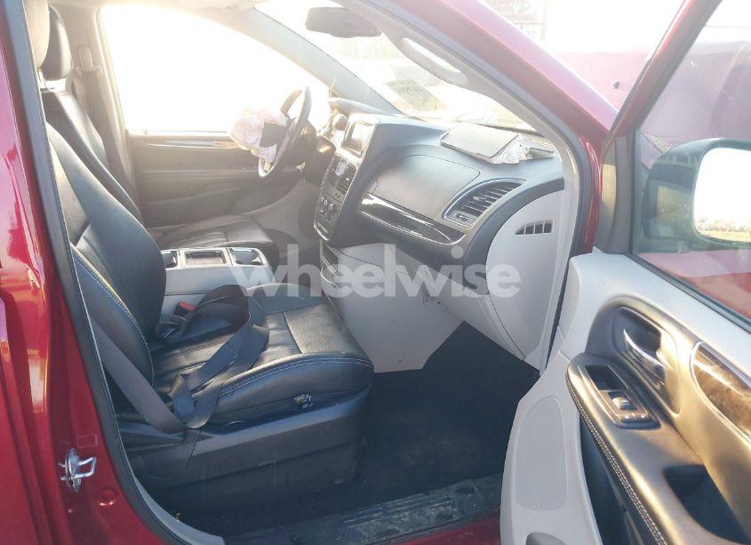 Photo 5 of 2016 Chrysler Town & COUNTRY LX (VIN 2C4RC1AG6GR302568)