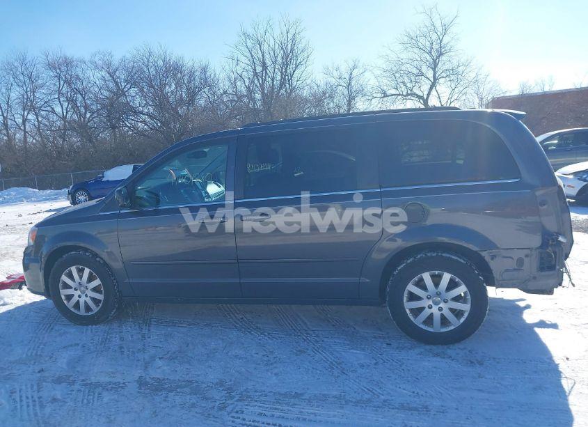 Photo 15 of 2015 Chrysler Town & COUNTRY LX (VIN 2C4RC1AG7FR675214)