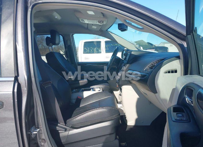 Photo 5 of 2015 Chrysler Town & COUNTRY LX (VIN 2C4RC1AG7FR675214)